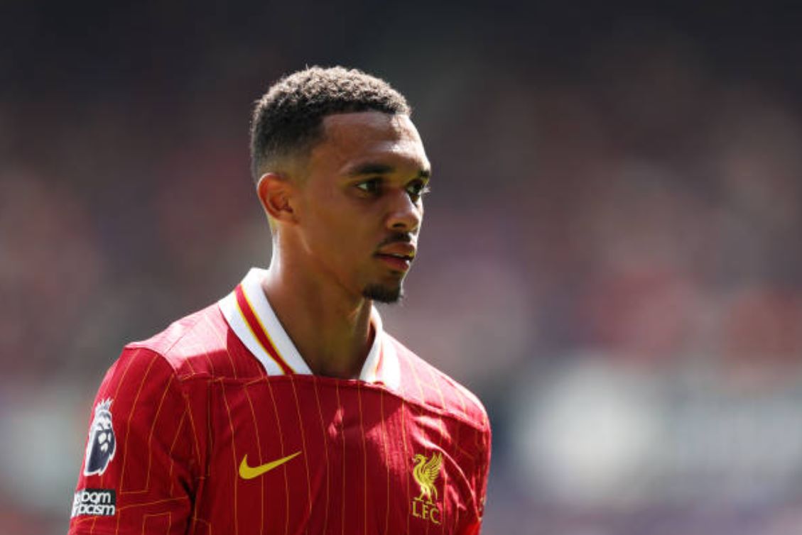 Alexander-Arnold chưa cam kết tương lai tại Liverpool.